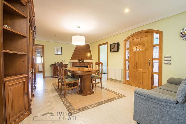 3 makuuhuone Huvila myytävänä paikassa La Romana mukana uima-altaan 
autotalli - 275 000 € (Ref: 9544395)