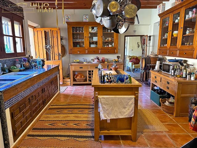 5 Zimmer Finca/Landgut zu verkaufen in La Romana mit Pool - 325.000 € (Ref: 9832710)