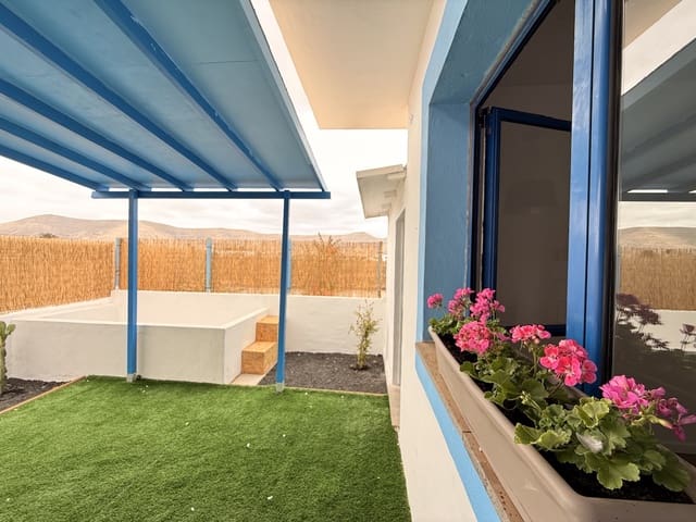 2 bedroom Apartment for sale in La Oliva with garage - € 265,000 (Ref: 10037711)