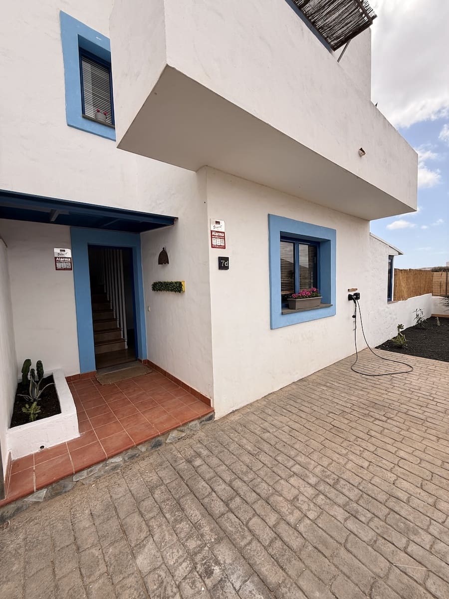 2 bedroom Apartment for sale in La Oliva with garage - € 265,000 (Ref: 10037711)