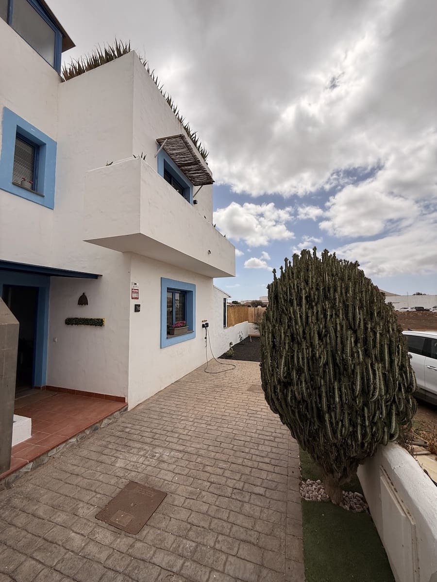 2 bedroom Apartment for sale in La Oliva with garage - € 265,000 (Ref: 10037711)