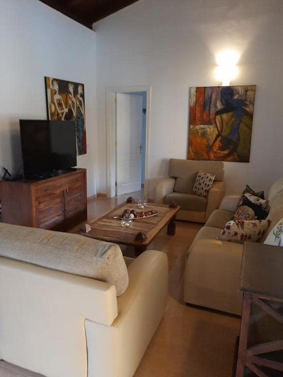 3 bedroom Villa for sale in Corralejo with pool garage - € 500,000 (Ref: 10130701)