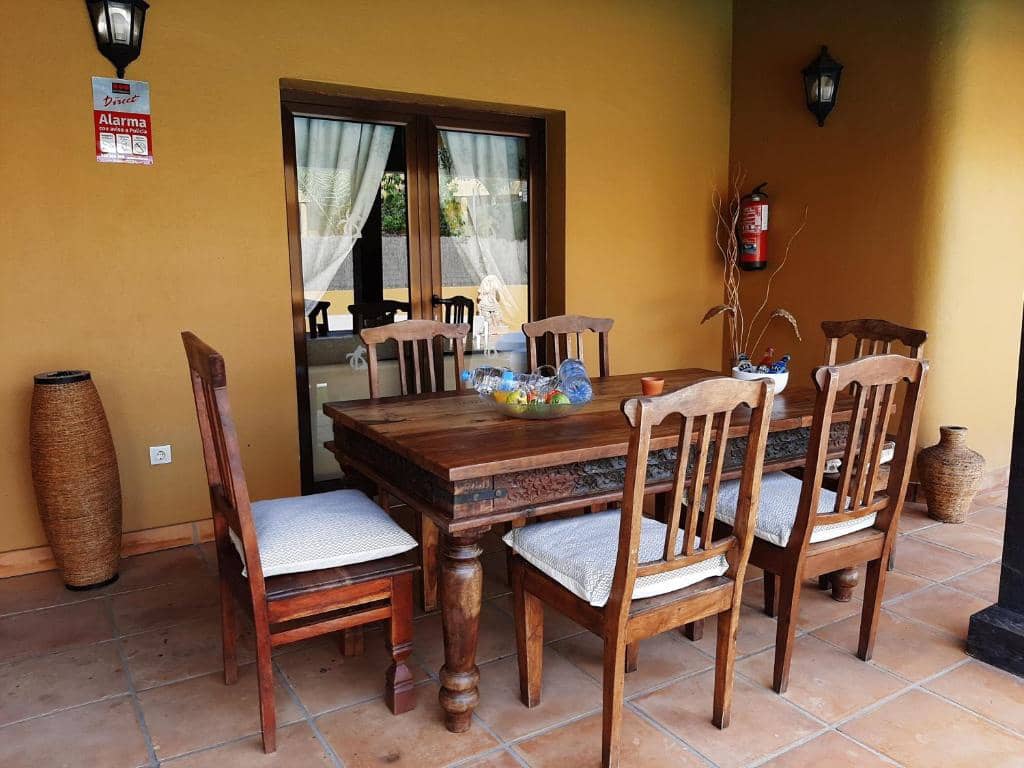 3 bedroom Villa for sale in Corralejo with pool garage - € 500,000 (Ref: 10130701)