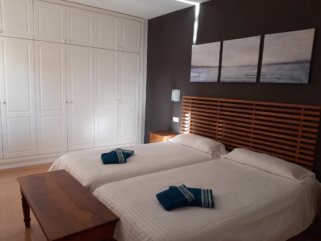 3 bedroom Villa for sale in Corralejo with pool garage - € 500,000 (Ref: 10130701)
