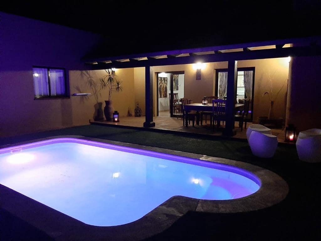3 bedroom Villa for sale in Corralejo with pool garage - € 500,000 (Ref: 10130701)