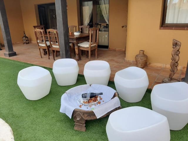 3 chambre Villa/Maison à vendre à Corralejo, La Oliva avec piscine garage - 500 000 € (Ref: 10130701)