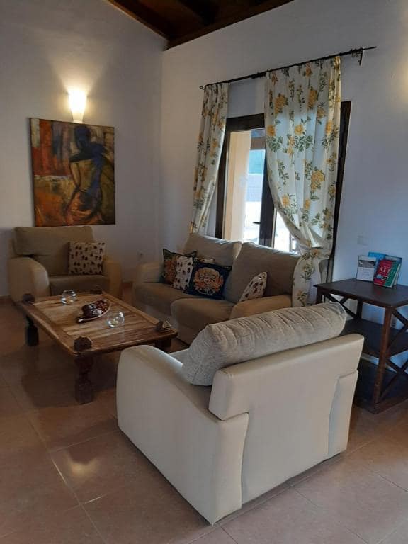 3 bedroom Villa for sale in Corralejo with pool garage - € 500,000 (Ref: 10130701)