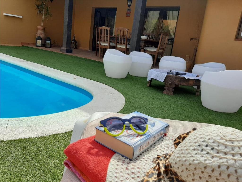 3 bedroom Villa for sale in Corralejo with pool garage - € 500,000 (Ref: 10130701)