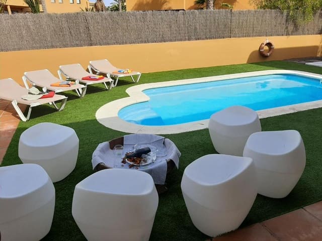 3 chambre Villa/Maison à vendre à Corralejo, La Oliva avec piscine garage - 500 000 € (Ref: 10130701)