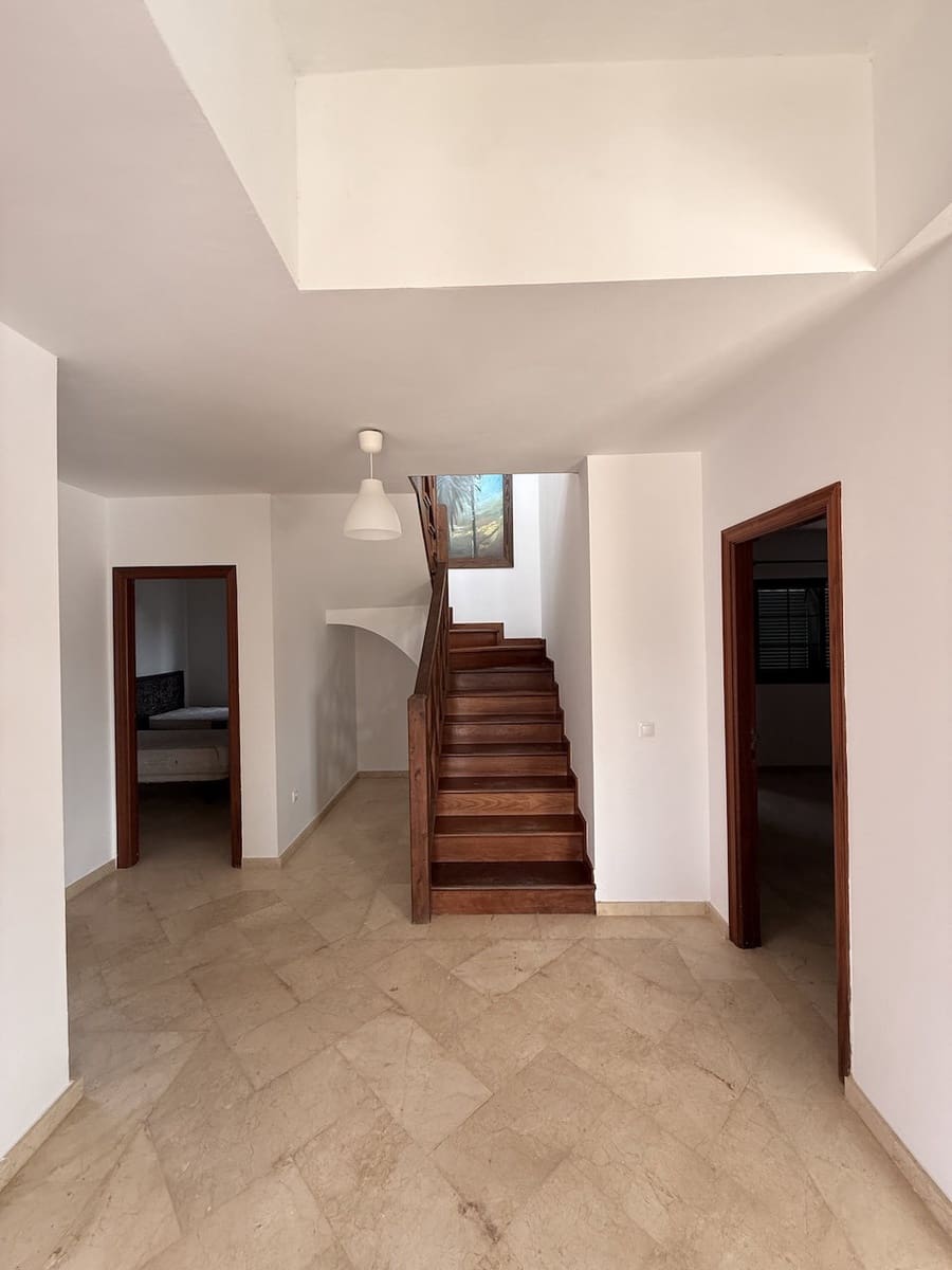 3 soveværelse Villa til salg i La Oliva med swimmingpool garage - € 460.000 (Ref: 10140488)