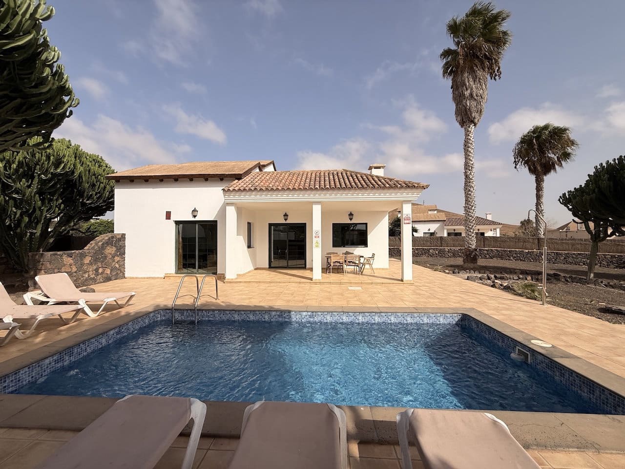 3 soveværelse Villa til salg i La Oliva med swimmingpool garage - € 460.000 (Ref: 10140488)