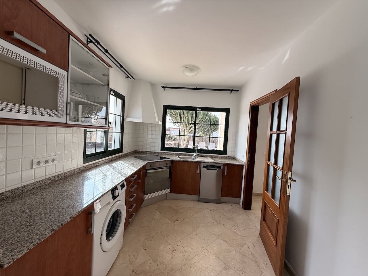 3 soveværelse Villa til salg i La Oliva med swimmingpool garage - € 460.000 (Ref: 10140488)