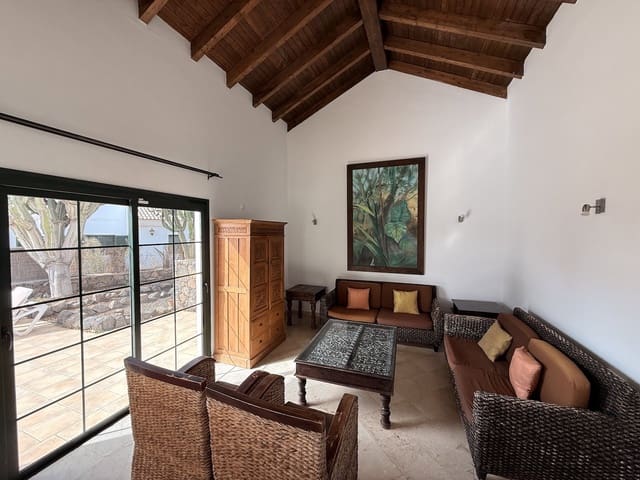 3 soverom Villa til salgs i La Oliva med svømmebasseng garasje - € 460 000 (Ref: 10140488)