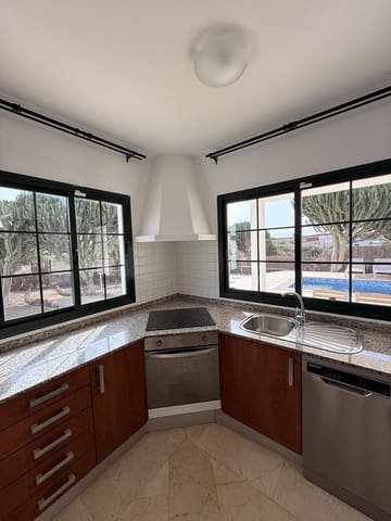 3 soverom Villa til salgs i La Oliva med svømmebasseng garasje - € 460 000 (Ref: 10140488)