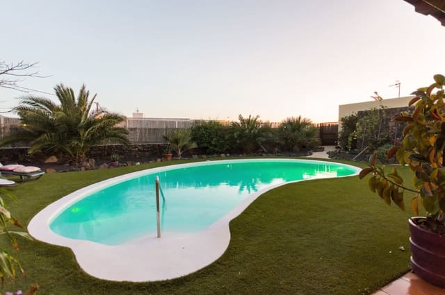 5 quarto Moradia para venda em Lajares, La Oliva com piscina garagem - 849 000 € (Ref: 7669343)