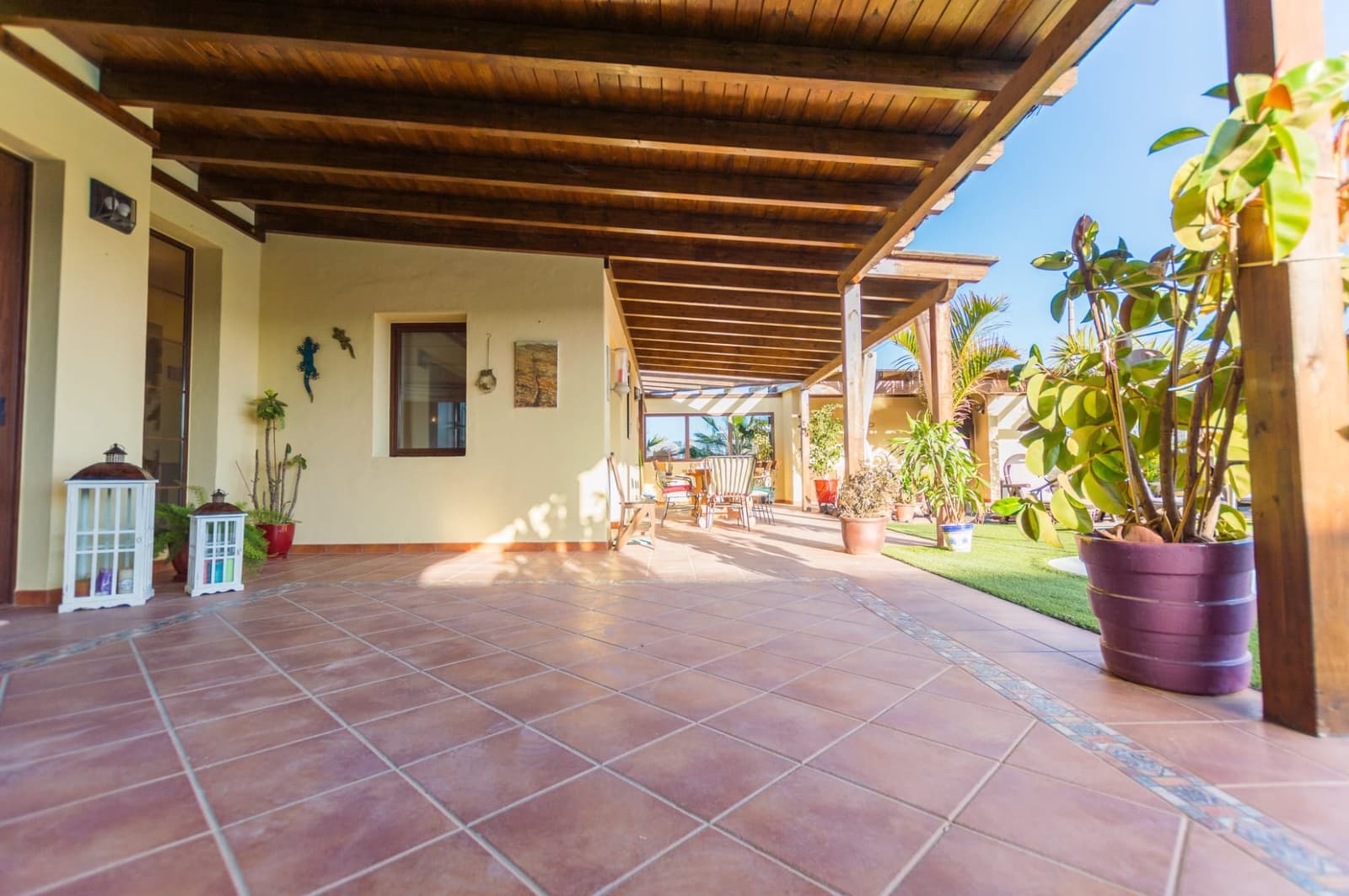 5 bedroom Villa for sale in Lajares with pool garage - € 849,000 (Ref: 7669343)