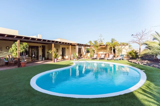 5 quarto Moradia para venda em Lajares, La Oliva com piscina garagem - 849 000 € (Ref: 7669343)