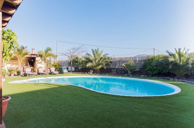 5 quarto Moradia para venda em Lajares, La Oliva com piscina garagem - 849 000 € (Ref: 7669343)