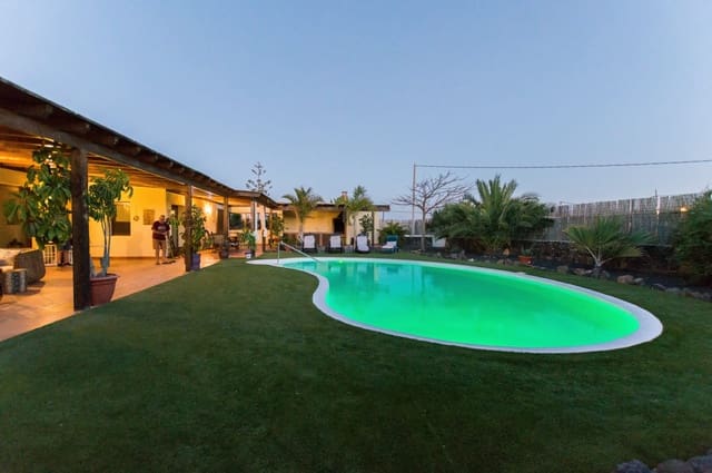 5 quarto Moradia para venda em Lajares, La Oliva com piscina garagem - 849 000 € (Ref: 7669343)