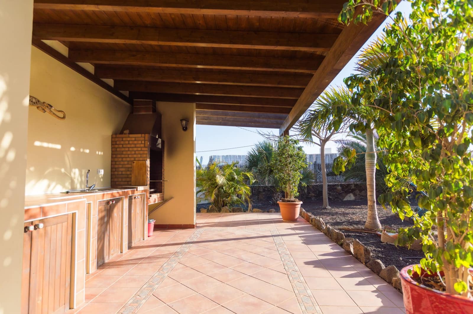 5 bedroom Villa for sale in Lajares with pool garage - € 849,000 (Ref: 7669343)