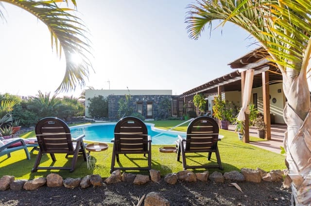 5 quarto Moradia para venda em Lajares, La Oliva com piscina garagem - 849 000 € (Ref: 7669343)