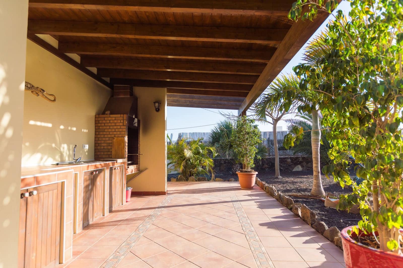 5 bedroom Villa for sale in Lajares with pool garage - € 800,000 (Ref: 7669343)