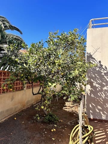 5 soveværelse Villa til salg i Corralejo, La Oliva med garage - € 525.000 (Ref: 7912891)