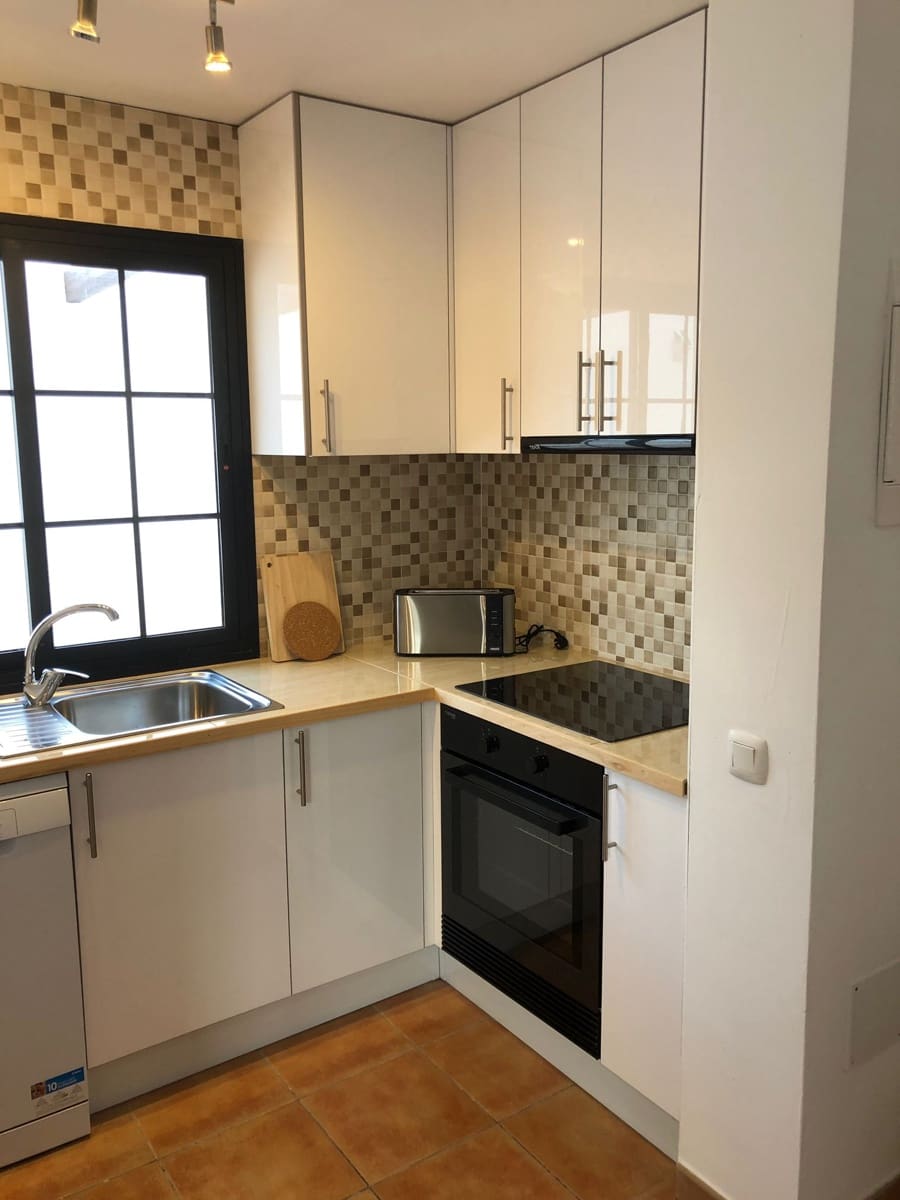 4 soveværelse Villa til salg i Corralejo med swimmingpool - € 579.000 (Ref: 8000988)