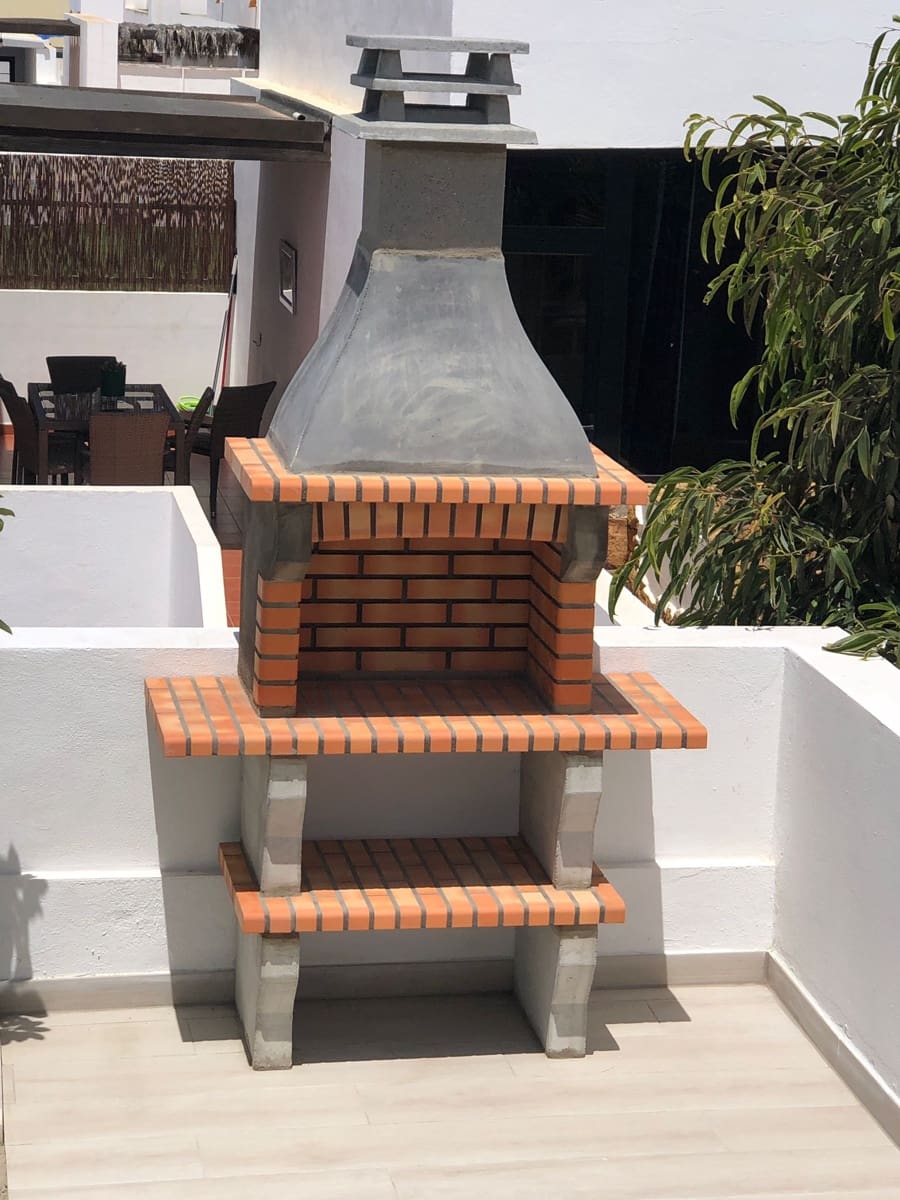 4 soveværelse Villa til salg i Corralejo med swimmingpool - € 579.000 (Ref: 8000988)