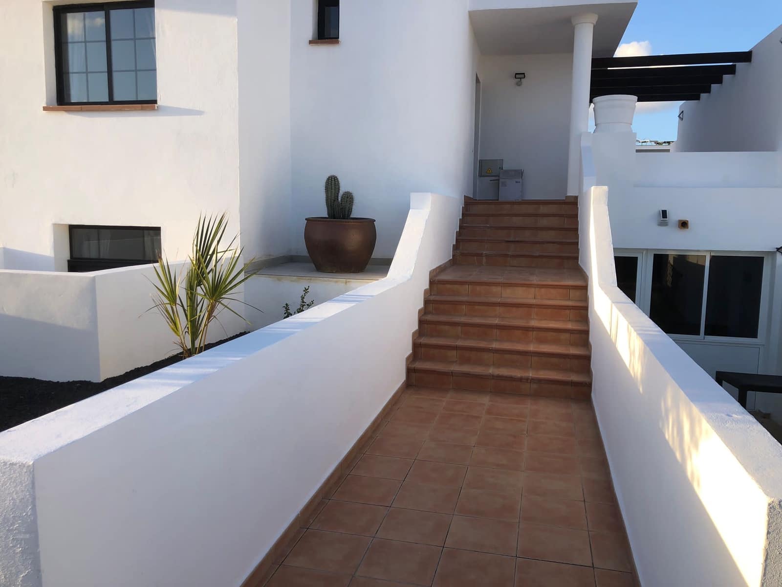 4 soveværelse Villa til salg i Corralejo med swimmingpool - € 579.000 (Ref: 8000988)