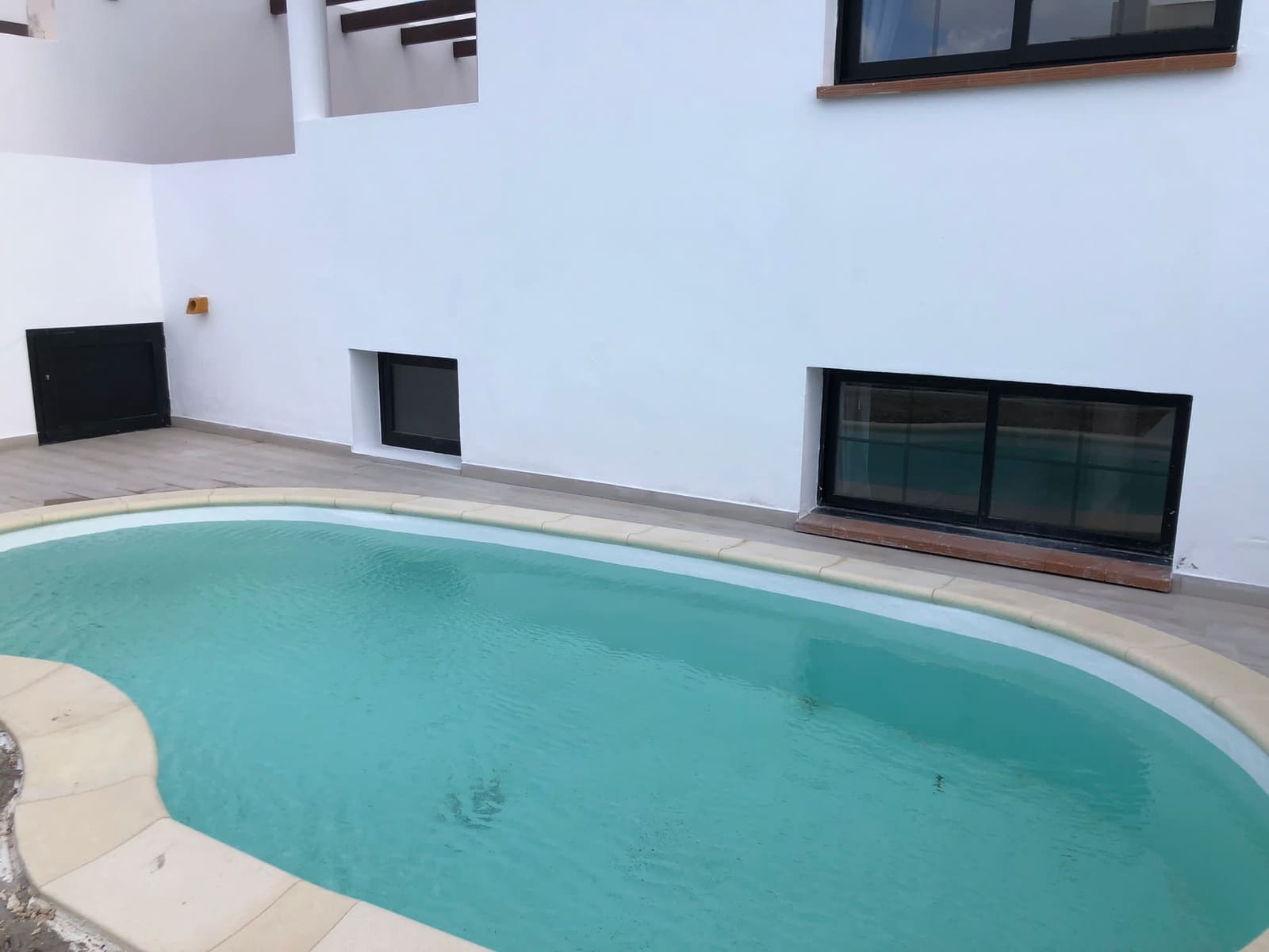 4 soveværelse Villa til salg i Corralejo med swimmingpool - € 579.000 (Ref: 8000988)