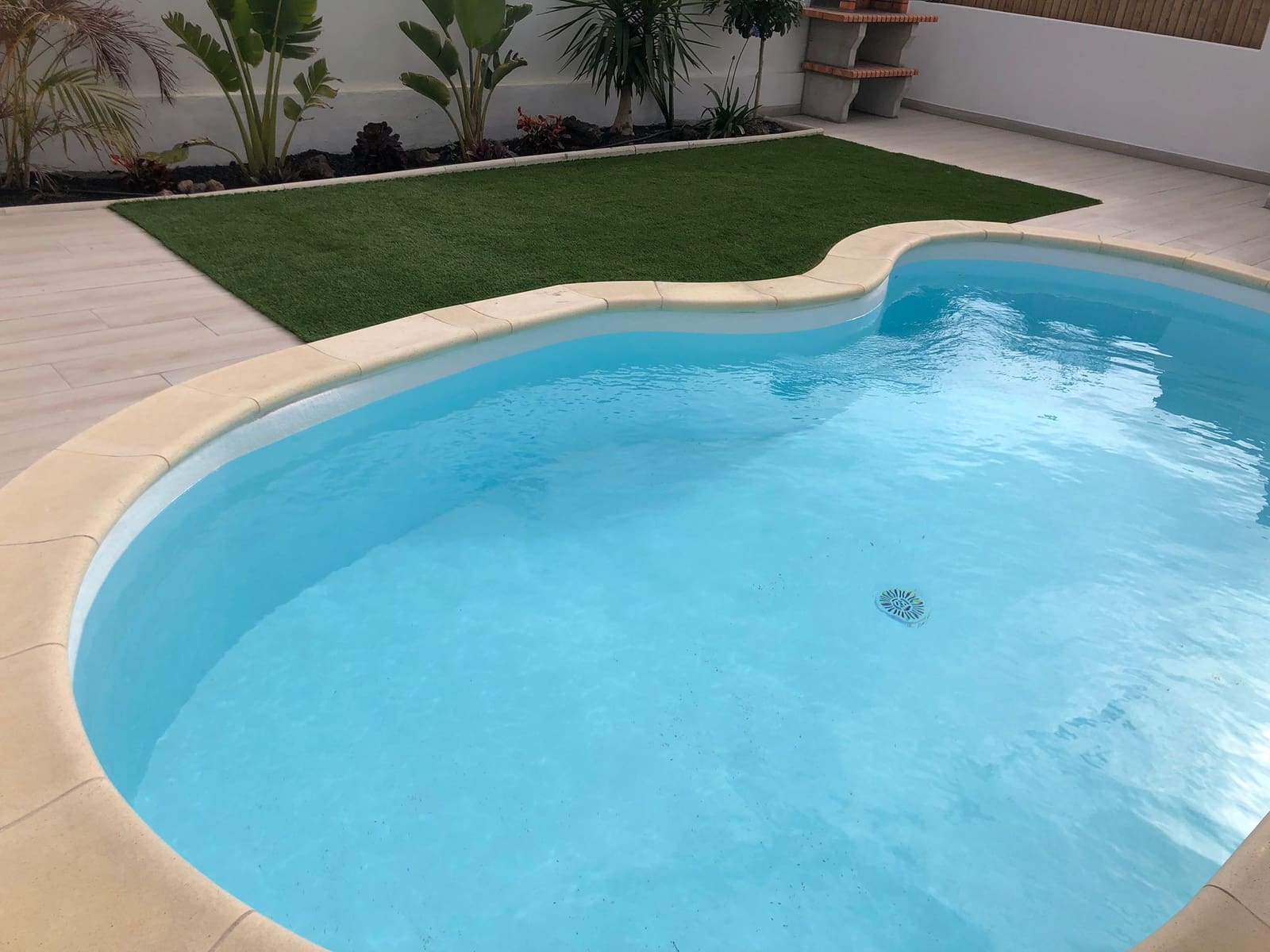 4 soveværelse Villa til salg i Corralejo med swimmingpool - € 579.000 (Ref: 8000988)