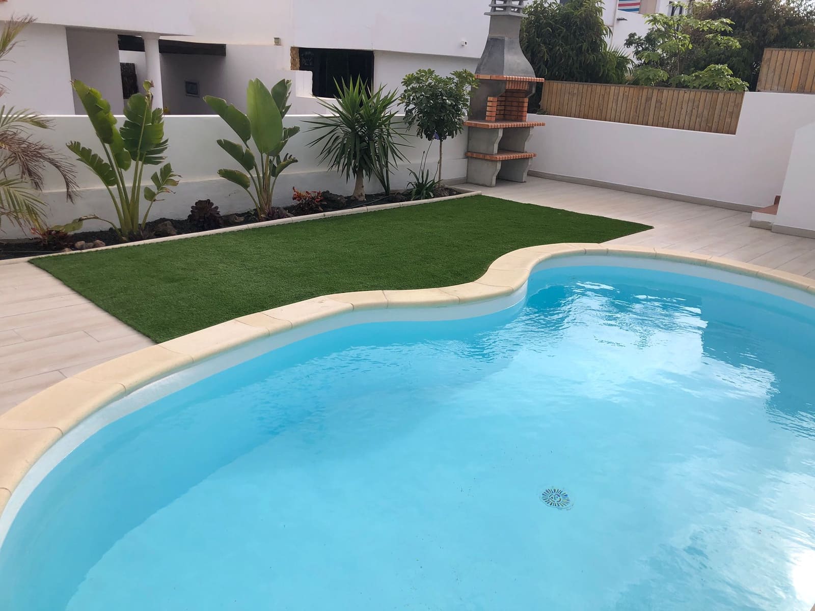 4 soveværelse Villa til salg i Corralejo med swimmingpool - € 579.000 (Ref: 8000988)