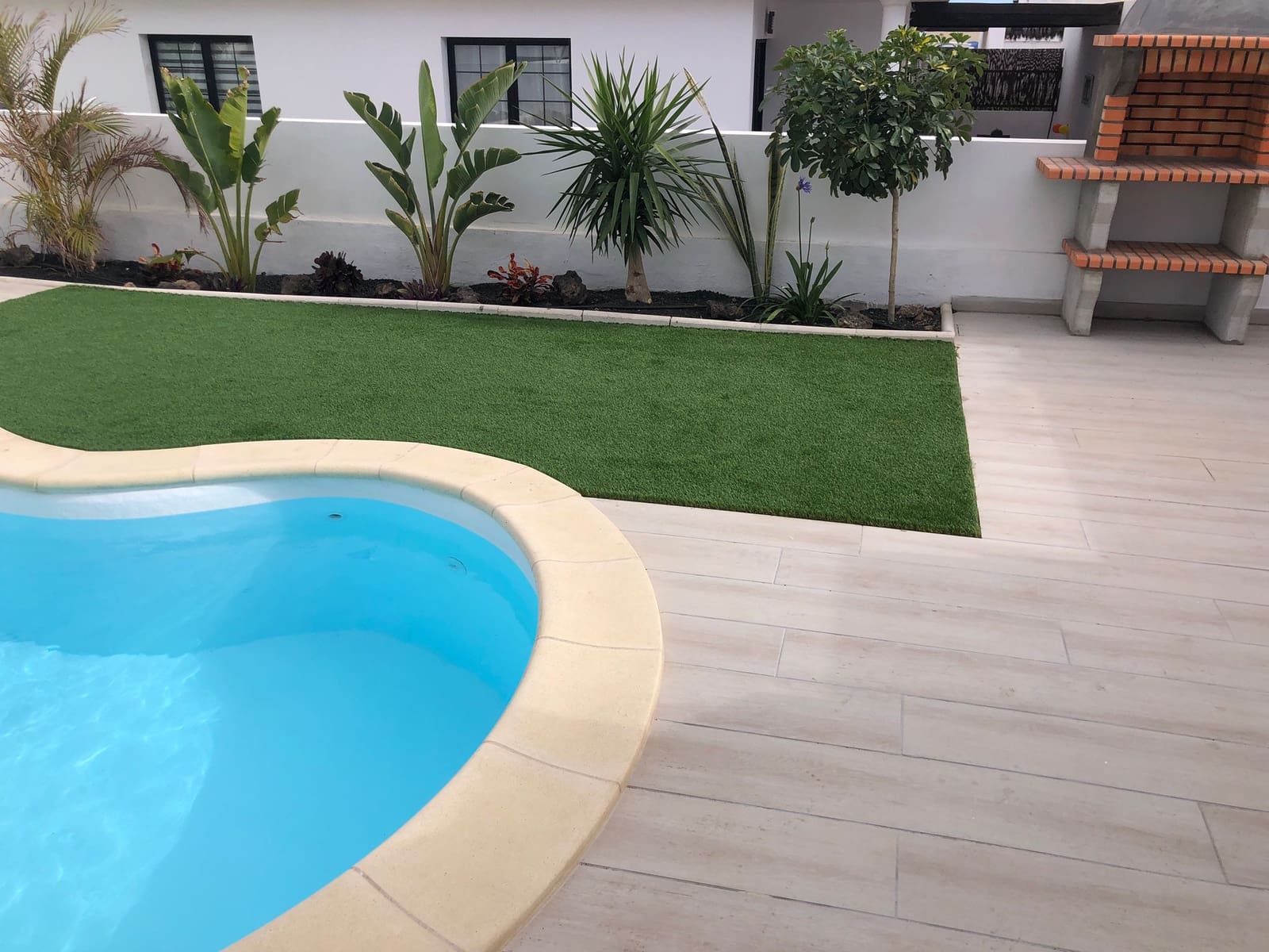 4 soveværelse Villa til salg i Corralejo med swimmingpool - € 579.000 (Ref: 8000988)