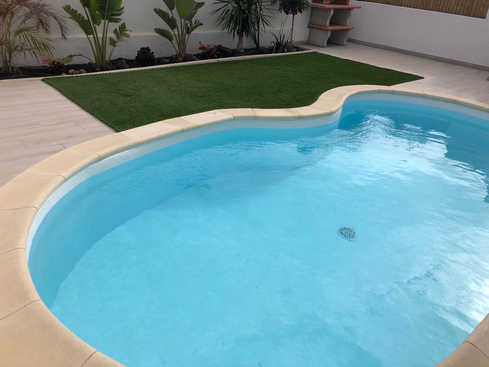 4 bedroom Villa for sale in Corralejo with pool - € 565,000 (Ref: 8000988)