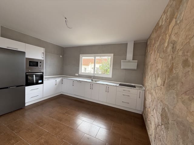 3 camera da letto Villa in vendita in Triquivijate, Antigua con garage - 320.000 € (Rif: 8824327)