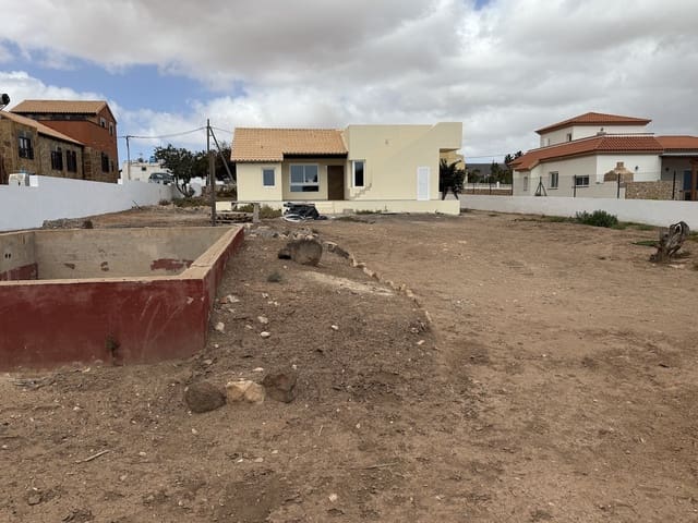 3 camera da letto Villa in vendita in Triquivijate, Antigua con garage - 320.000 € (Rif: 8824327)