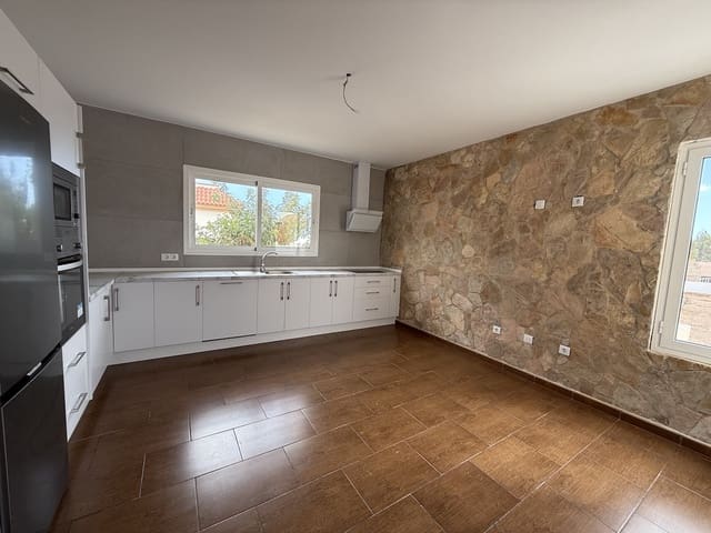 3 camera da letto Villa in vendita in Triquivijate, Antigua con garage - 320.000 € (Rif: 8824327)