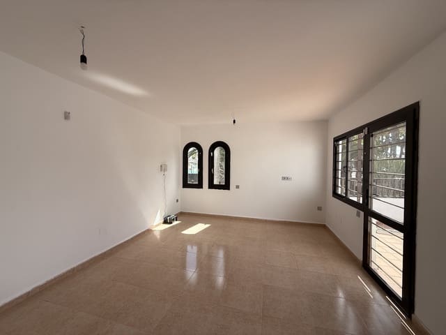 2 makuuhuone Huoneisto myytävänä paikassa Corralejo, La Oliva mukana uima-altaan 
autotalli - 169 000 € (Ref: 8845244)