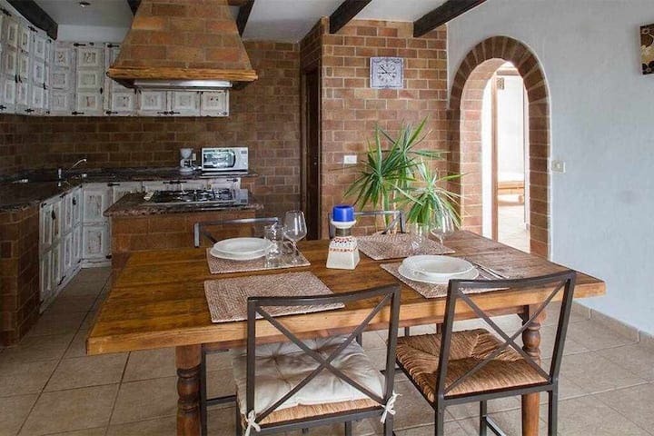 9 soveværelse Finca/Landehus til salg i La Pared med garage - € 1.500.000 (Ref: 8899656)