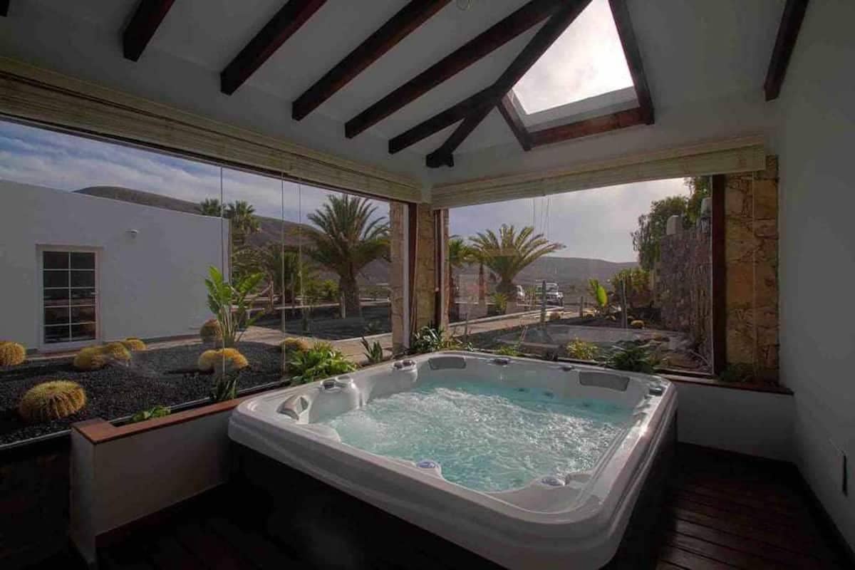 9 soveværelse Finca/Landehus til salg i La Pared med garage - € 1.500.000 (Ref: 8899656)