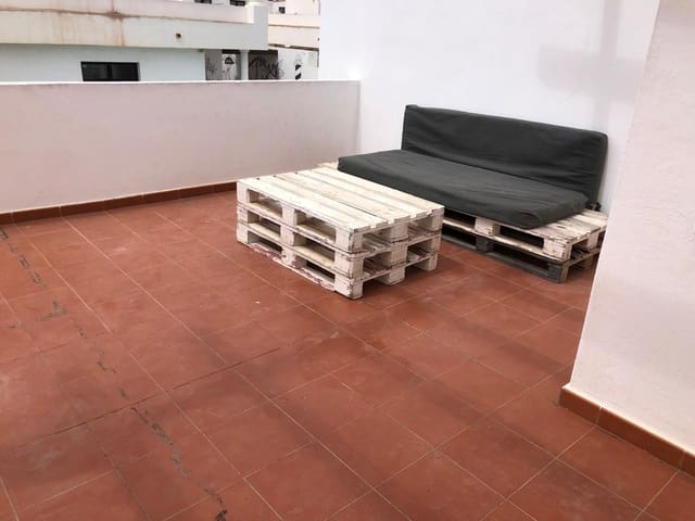 4 bedroom Villa for sale in Corralejo, La Oliva with garage - € 435,000 (Ref: 8973312)