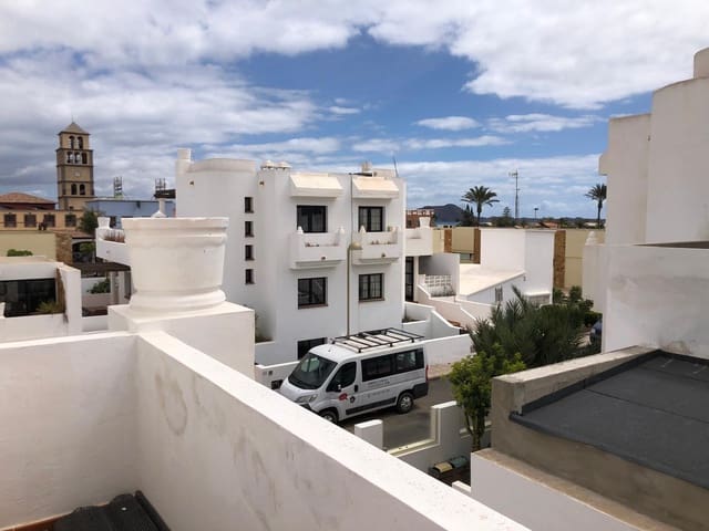 4 bedroom Villa for sale in Corralejo, La Oliva with garage - € 435,000 (Ref: 8973312)