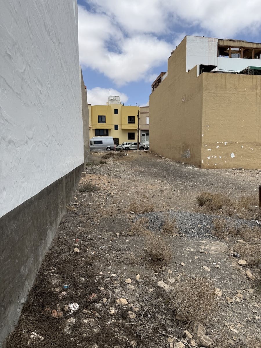 Grunde uden byggetilladelser til salg i Puerto del Rosario - € 195.000 (Ref: 9113472)