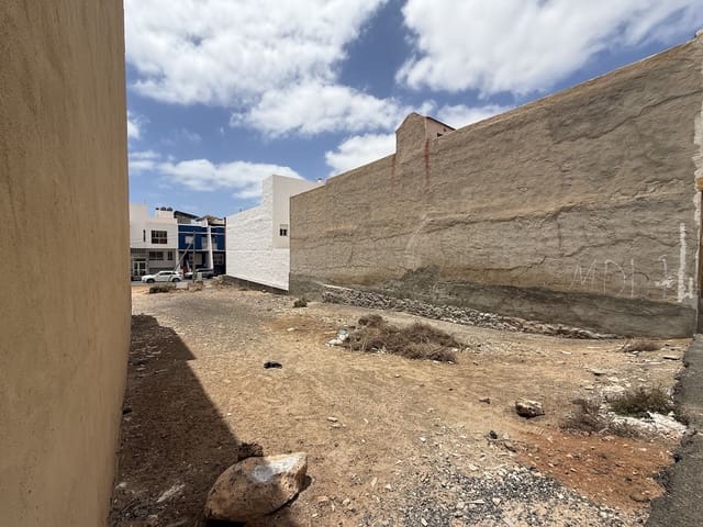 Rakentamaton maa myytävänä paikassa Puerto del Rosario - 195 000 € (Ref: 9113472)