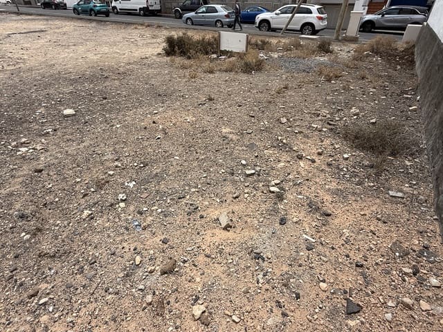 Rakentamaton maa myytävänä paikassa Puerto del Rosario - 195 000 € (Ref: 9113472)