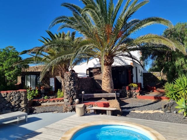 5 soverom Villa til salgs i Lajares, La Oliva med svømmebasseng garasje - € 680 000 (Ref: 9123820)