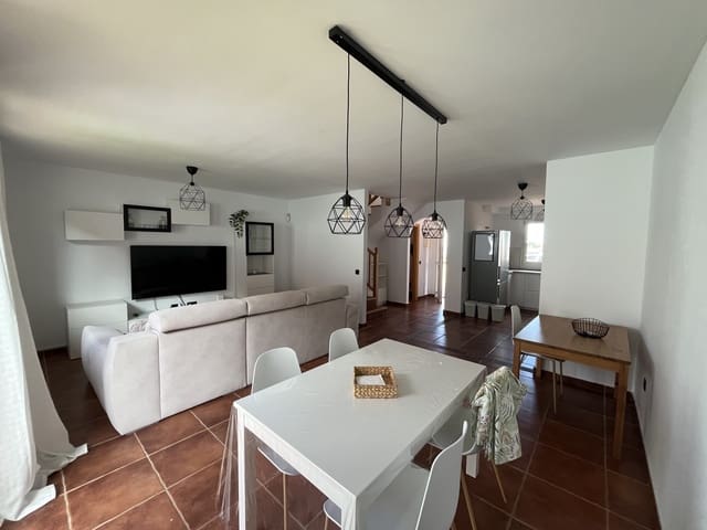 3 soveværelse Villa til leje i Corralejo, La Oliva med swimmingpool - € 1.600 (Ref: 9136142)