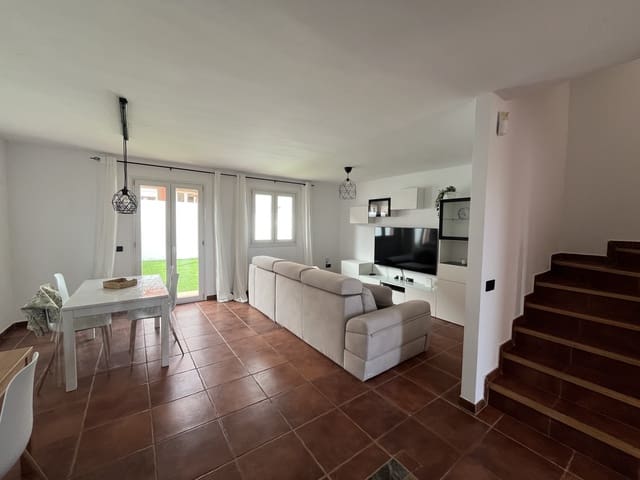3 soveværelse Villa til leje i Corralejo, La Oliva med swimmingpool - € 1.600 (Ref: 9136142)