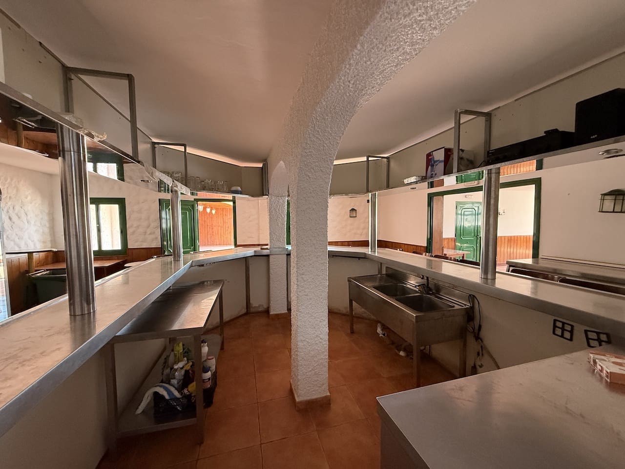 Commercial for sale in Pajara with garage - € 265,000 (Ref: 9293506)